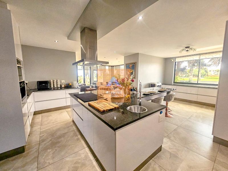 Exceptional Coastal Estate with Ocean & Park Views For Sale in Vineta, Swakopmund - Photo 2