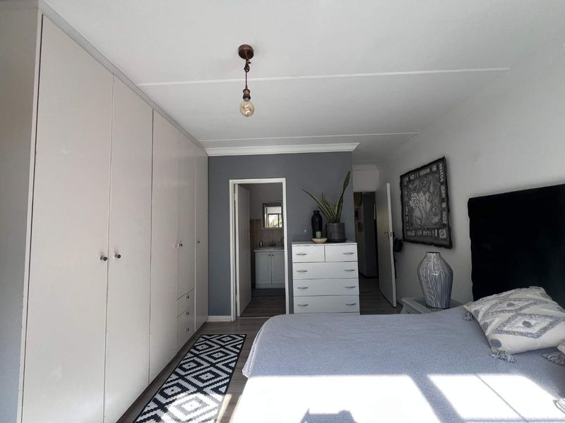 Move-In Ready 2-Bedroom Garden Unit in Sought-After Complex - Photo 5