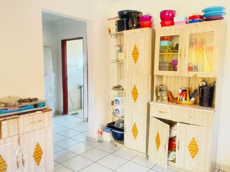 Spacious Rental Property with Flatlet in Goudrand Ext. 3, Rood - Photo 4