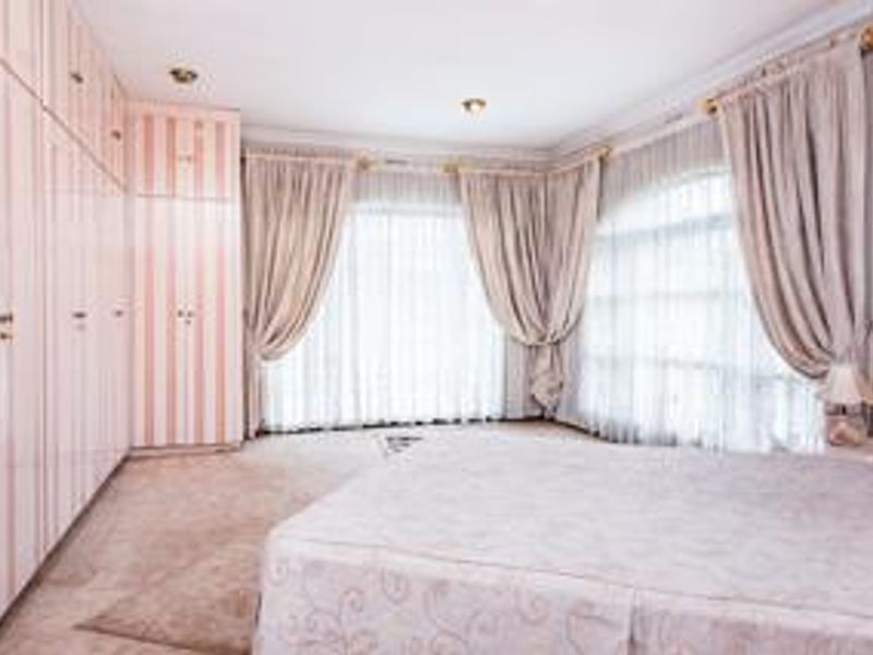 Breathtaking Double-Storey Located in Marlboro. - Photo 8