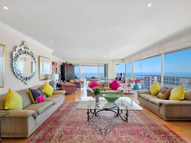 Perfectly positioned in Upper Sea Point with panoramic sea views - Photo 2