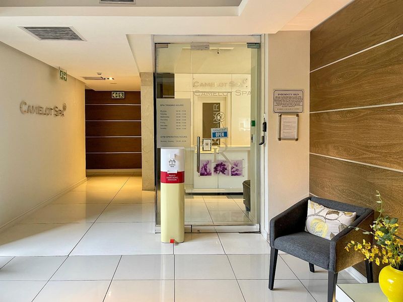 Experience Unparalleled Luxury Living in the Heart of Sandton with this exquisite fully furnished upmarket apartment. - Photo 6