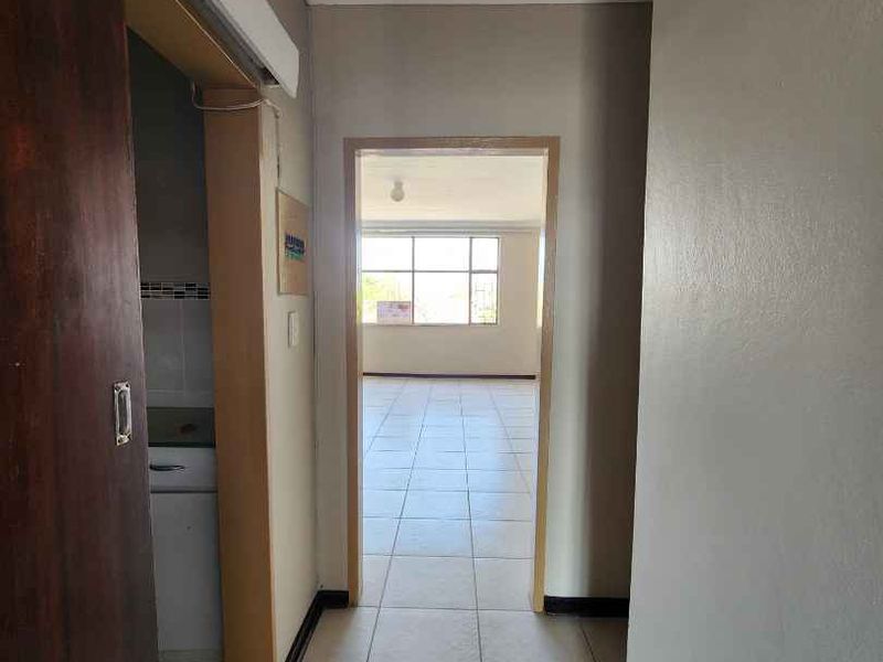2.5 Bedroom Apartment To Rent in Jan Niemand Park, Pretoria - Photo 3