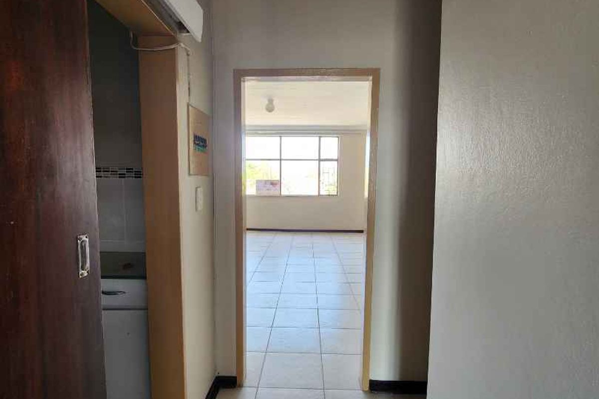 2.5 Bedroom Apartment To Rent in Jan Niemand Park, Pretoria - Photo 3