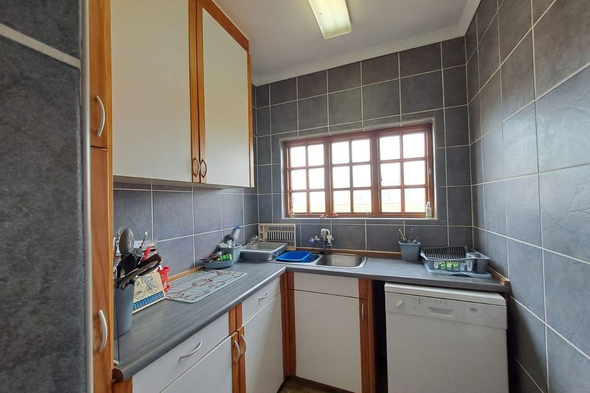 Dream Beach House in Swakopmund: Coastal Luxury Meets Family Comfort - Photo 4