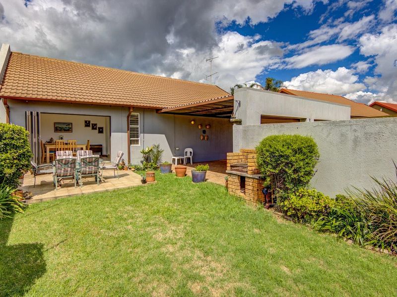 NEAT and SECURE CLUSTER - PET FRIENDLY - Photo 4