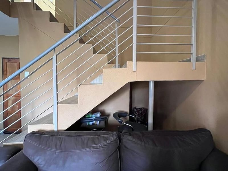 3 Bedrooms Townhouse For Sale In Otjomuise - Photo 4