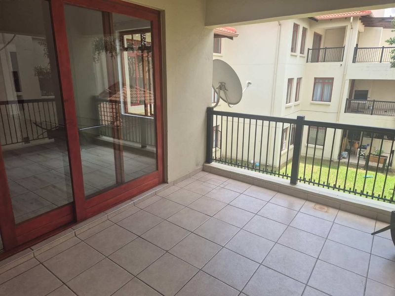 Charming Two Bedroom Apartment in Secure Estate - Photo 6