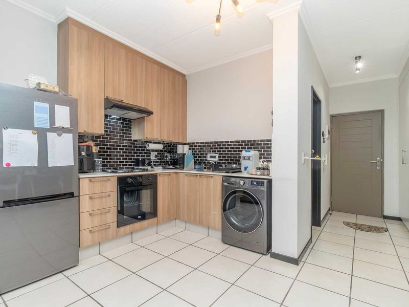 🌟 Stylish, Move-In Ready Bachelor in The Matrix, Paulshof – Exceptional Value! 🌟 - Photo 6