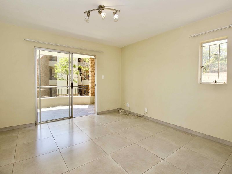 Fantastic Investment Property with a lock up garage - Photo 5