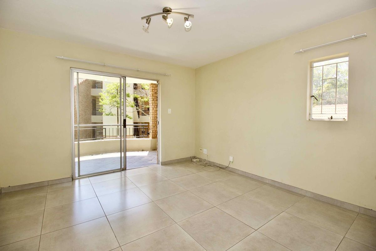 Fantastic Investment Property with a lock up garage - Photo 5