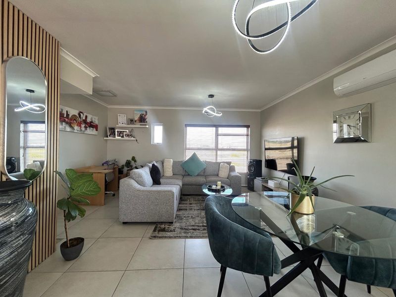 Modern 2-Bedroom Triplex in SOHO, Parklands North - Photo 5