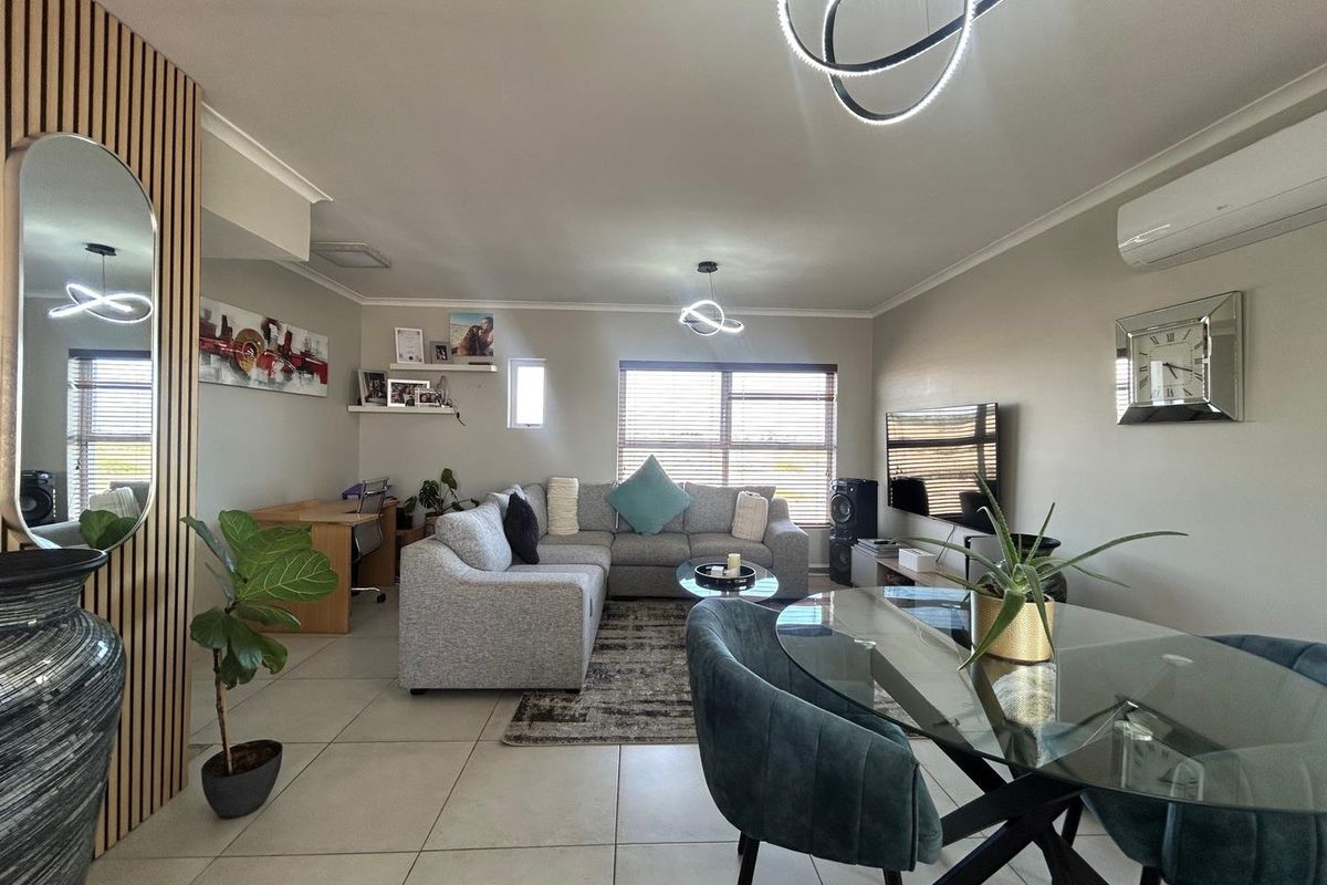 Modern 2-Bedroom Triplex in SOHO, Parklands North - Photo 5
