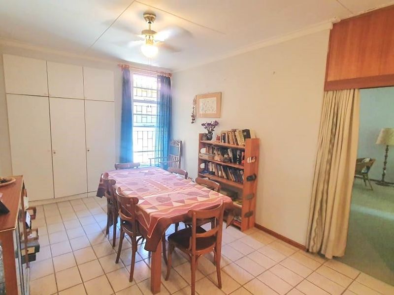Exclusive Corner Property with Main House and Two Separate Flats – Prime Location in Erospark, Windhoek - Photo 7