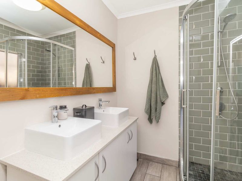 Spacious and Sunny Town house in sought after area of Gallo Manor - Photo 6