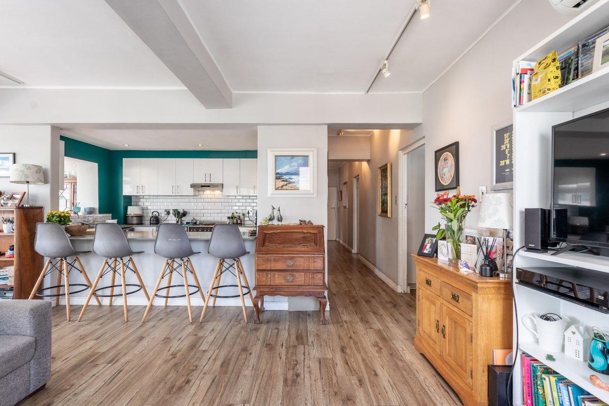 Easy Coastal Living in the Heart of Sea Point - Photo 5