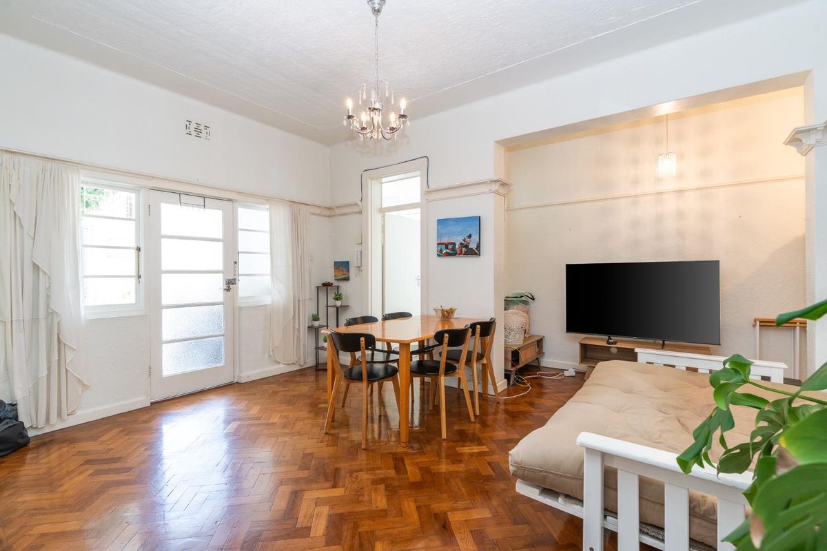 Renovated 2 Bedroom Ground Floor Unit with Garden Access - Photo 5