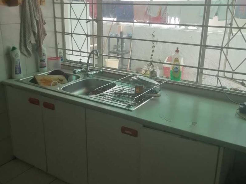 Spacious 3 bedroom House bordering The Hill - Photo 9