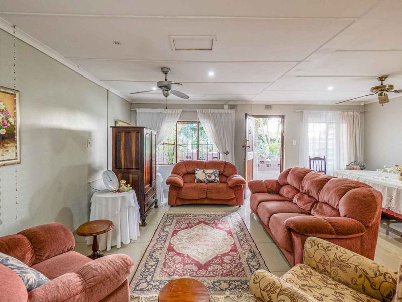 Level land pet friendly simplex - Photo 8