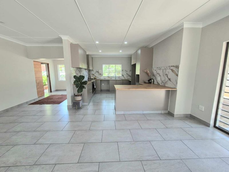 Turnkey Family Home with 2 Income Generating Flats - Perfect Investment - Photo 5