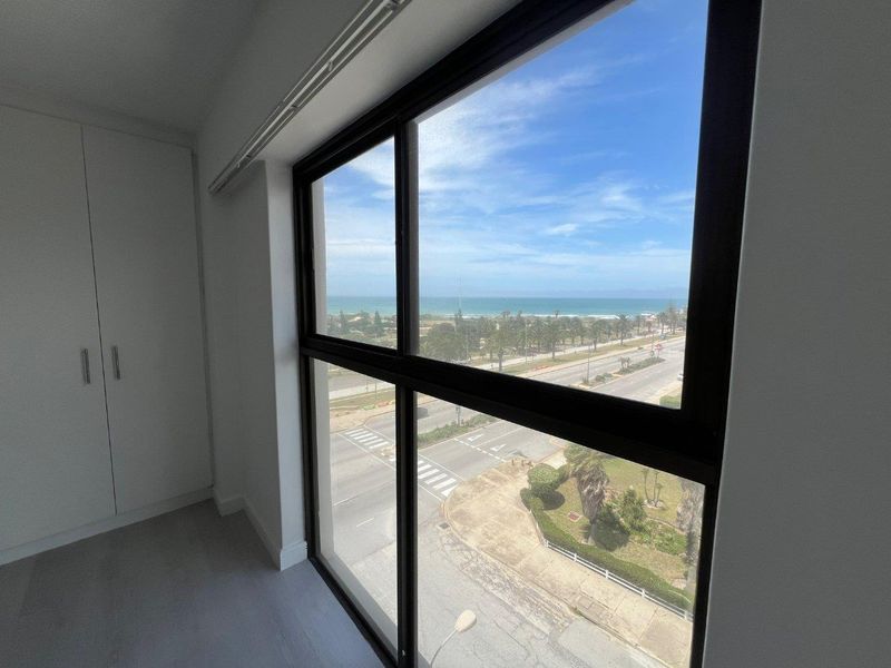 VIEWS and 2 Secure basement parkings!! - Photo 4