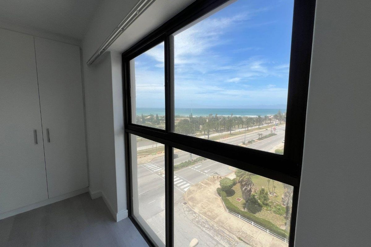 VIEWS and 2 Secure basement parkings!! - Photo 4