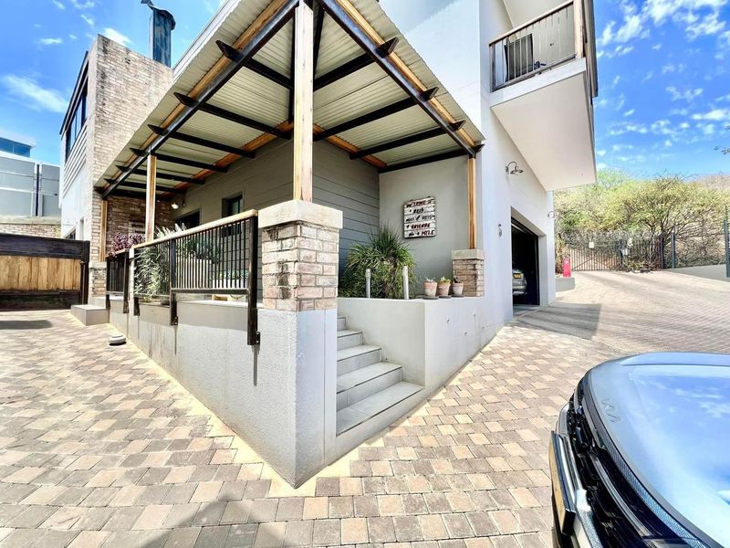 3 Bedroom Townhouse For Sale in Klein Windhoek - Photo 3