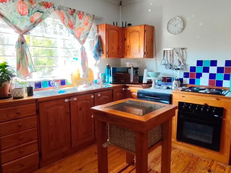 FAMILY HOME WITH A 2 BEDROOM FLATLET IN BRACKENDOWNS - Photo 3