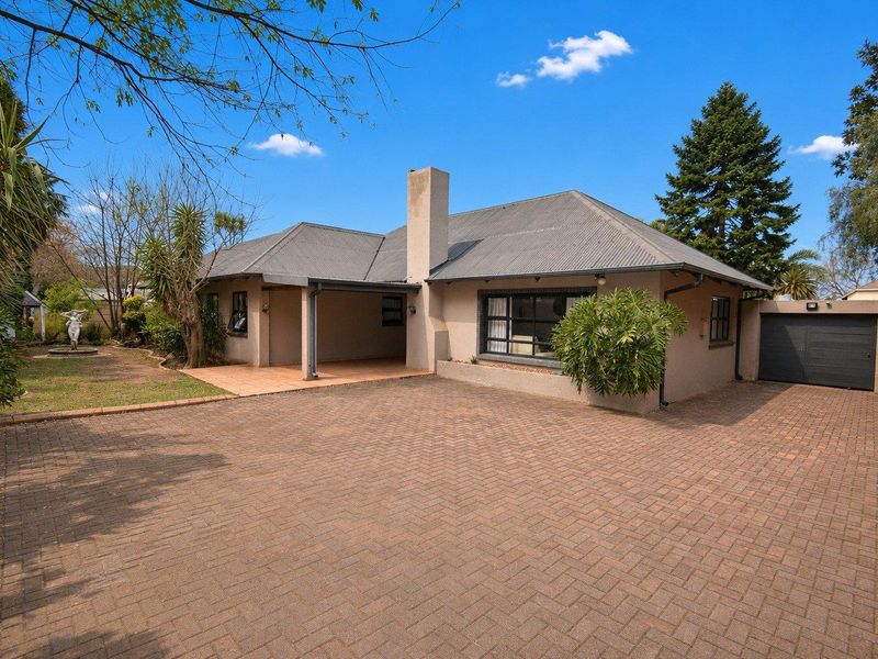 Spacious Family Home with Modern Comforts and Exceptional Entertaining Areas - Photo 1