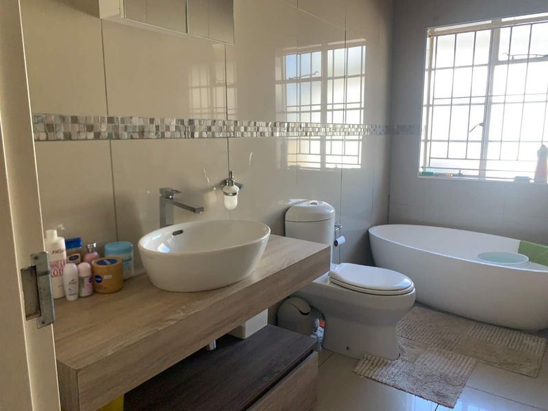 Spacious 3-Bedroom Family Home with Income-Generating Flatlet on a Prime Corner Stand - Photo 9