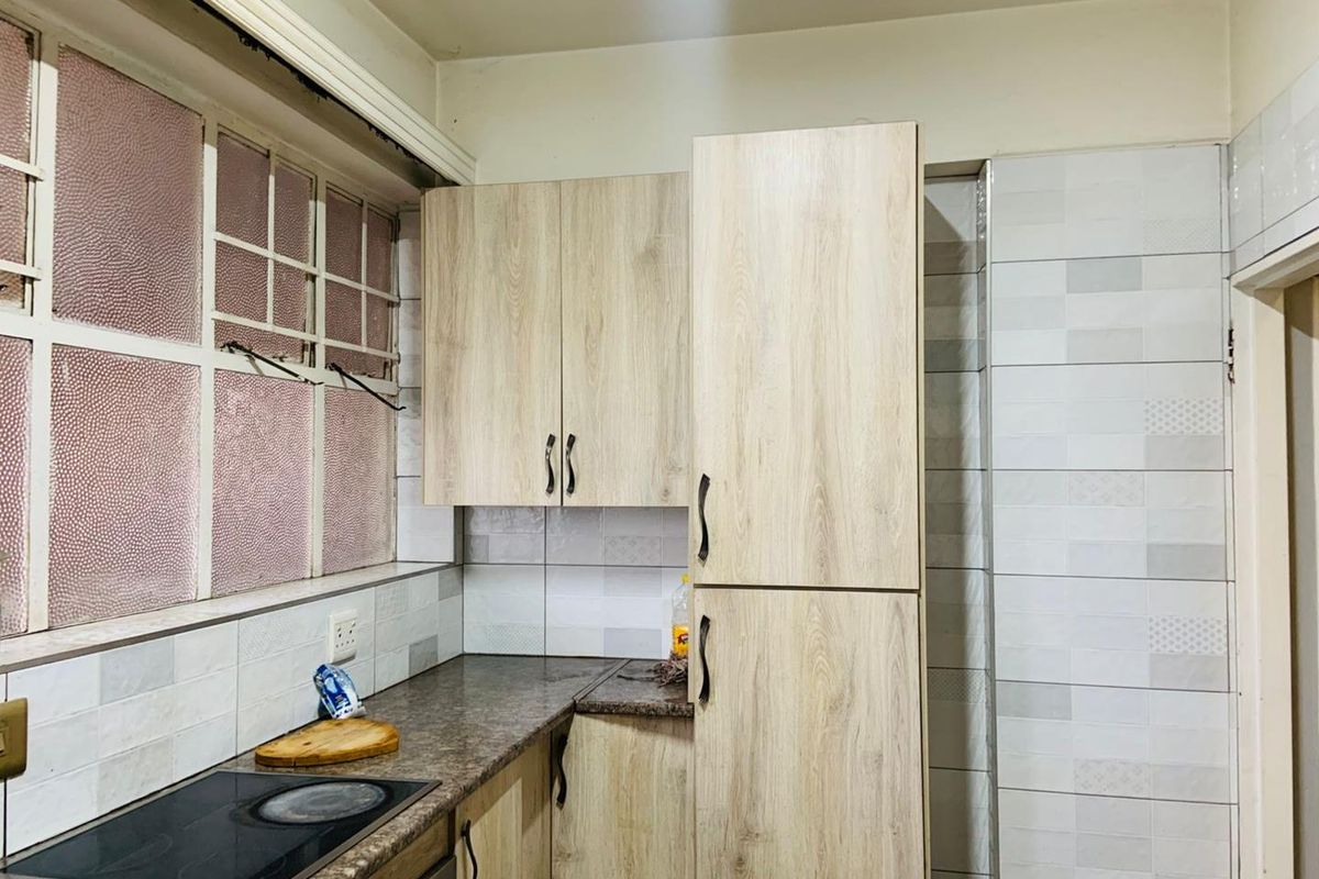 Affordable Shared Living: Spacious Room in 3-Bedroom Apartment - Photo 2