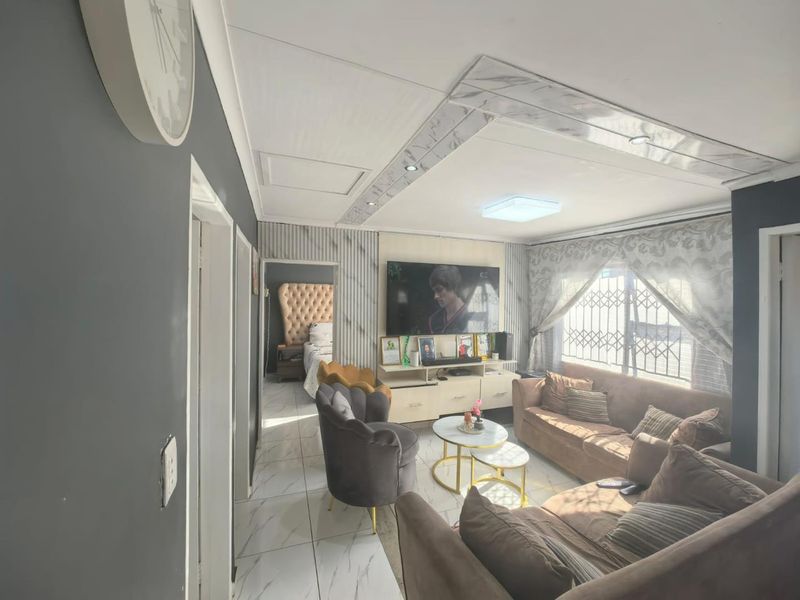 THREE BEDROOM HOME FOR SALE IN SPRINGS - Photo 8