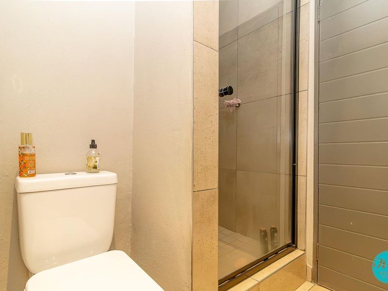 Garden Studio Apartment – Ideal Investment or Lock-Up-and-Go Lifestyle! - Photo 9