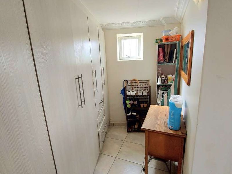Main House + 2 Flats: Perfect Rental Investment Opportunity - Photo 8