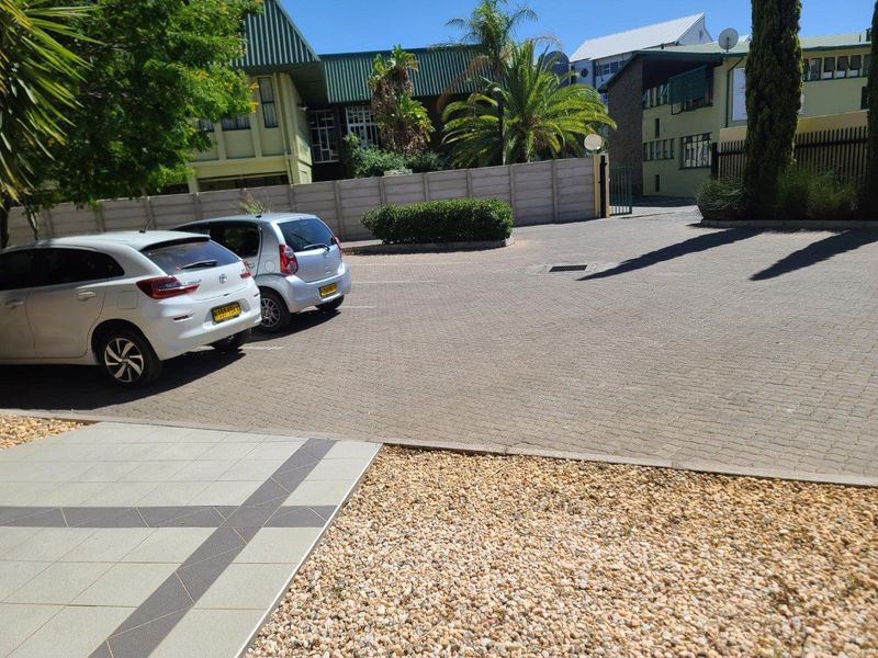 WELL LOCATED OFFICE/WAREHOUSE TO RENT - Photo 2