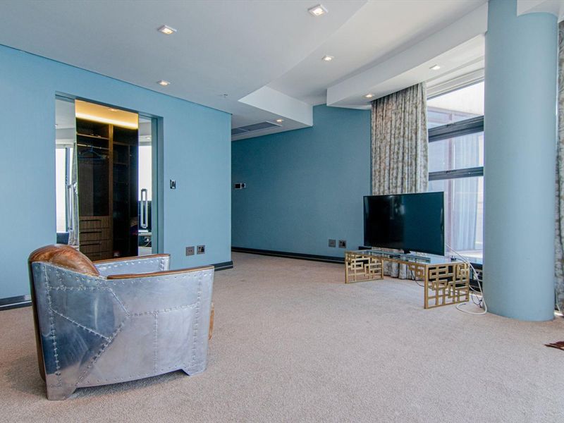 3 BEDROOM I 4 BATHROOM APARTMENT - Photo 10