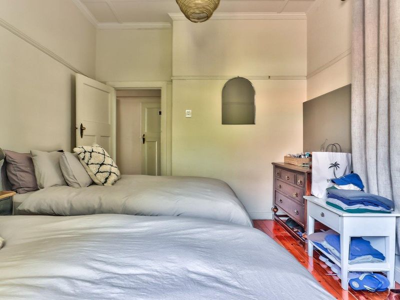 Beautiful Spacious and Character 2 Bedroom Furnished Apartment for Rent Long term. - Photo 9