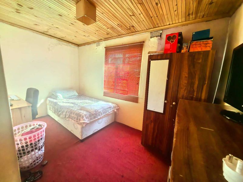 3 Bedroom Home, Avon, Elsies River - Photo 9