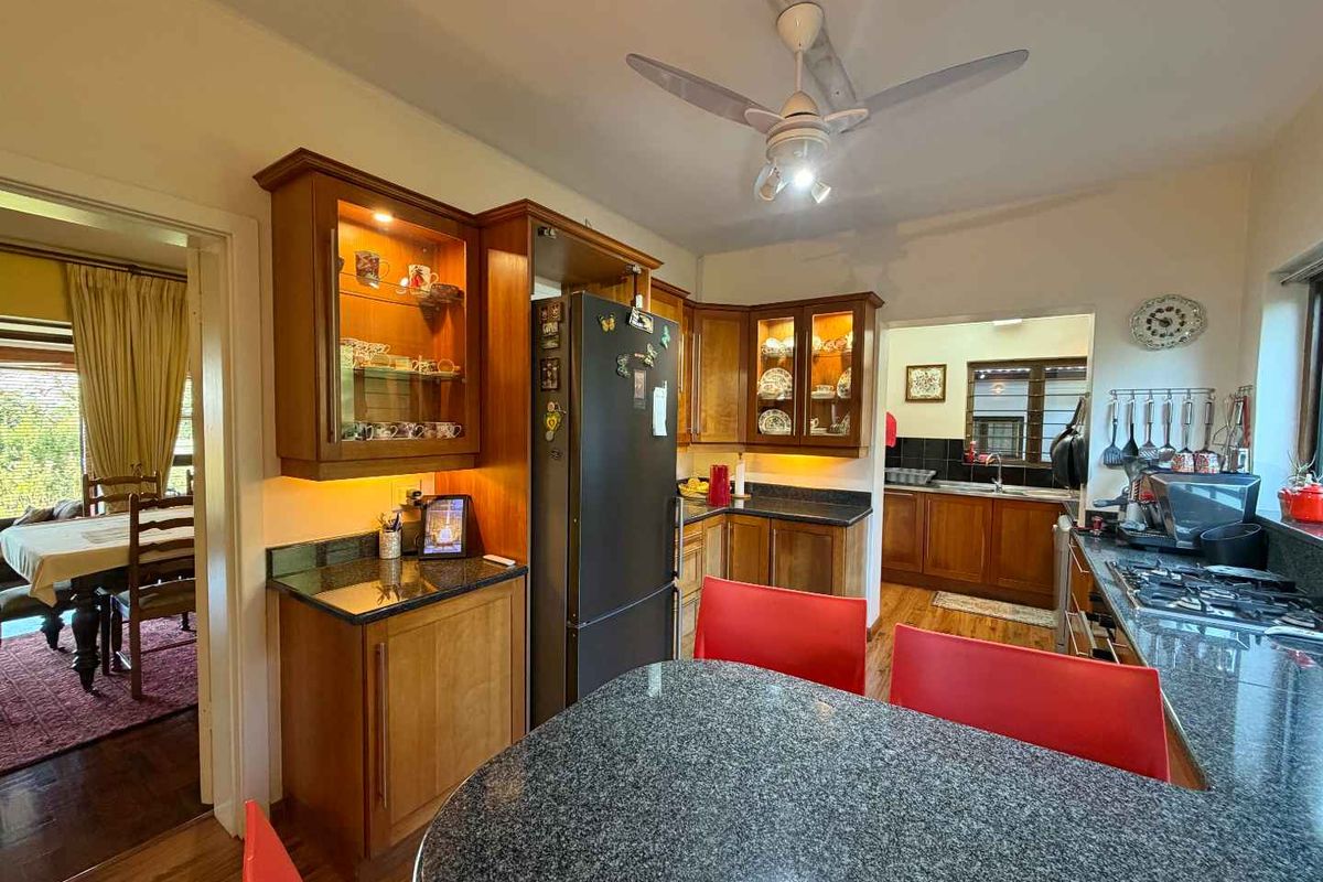 HENDRA - LOW MAINTENANCE, 429m2 WELL LOVED HOME WITH GARDEN COTTAGE - Photo 3
