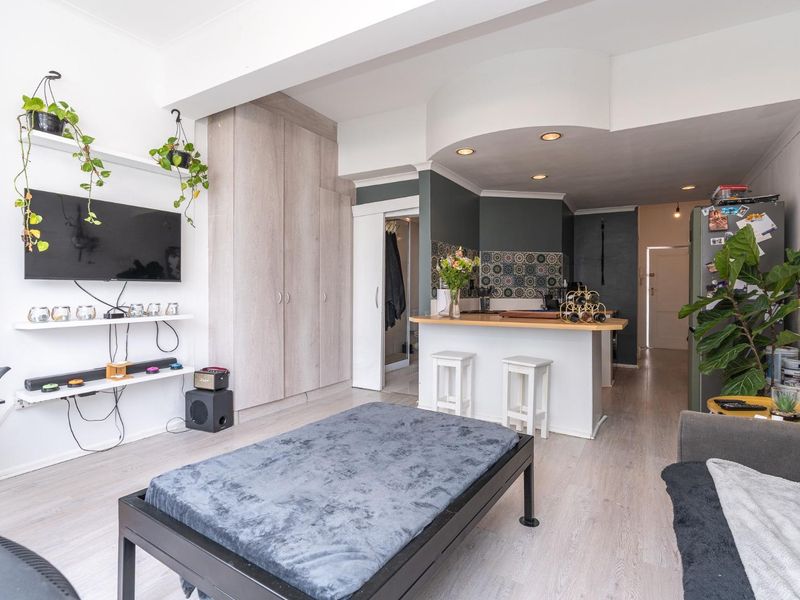 Art Deco one bedroom with Lions head view - Photo 7