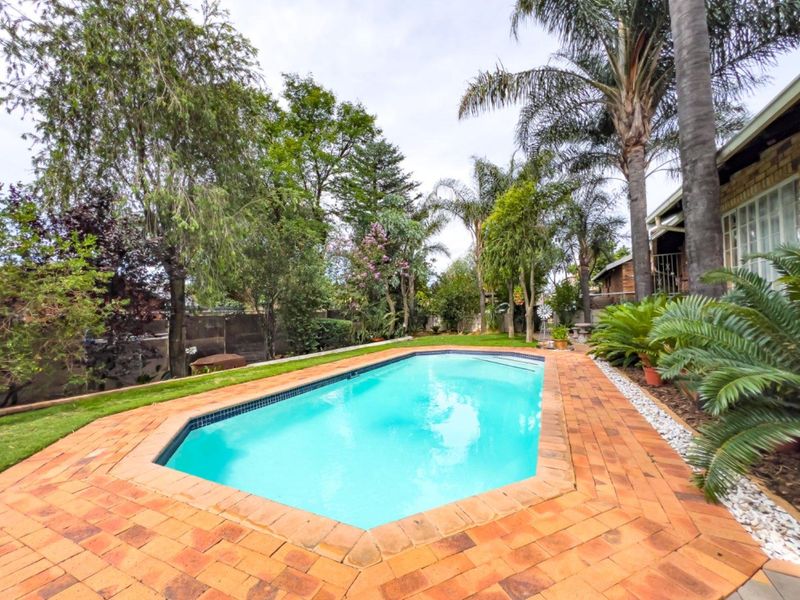 HOUSE WITH SEPARATE FLAT IN MINT CONDITION - Photo 4