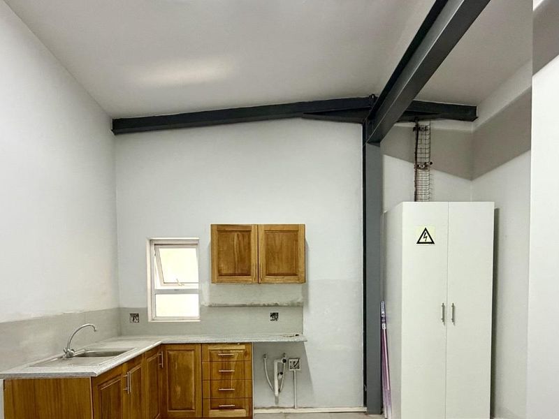 large industrial styled apartment - Photo 6