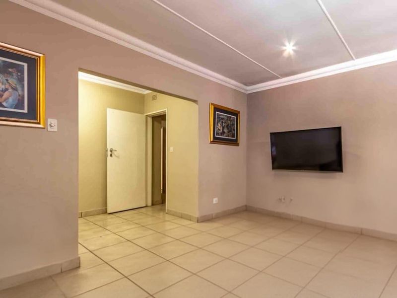 Large family home for sale in Kempton Park - Photo 10