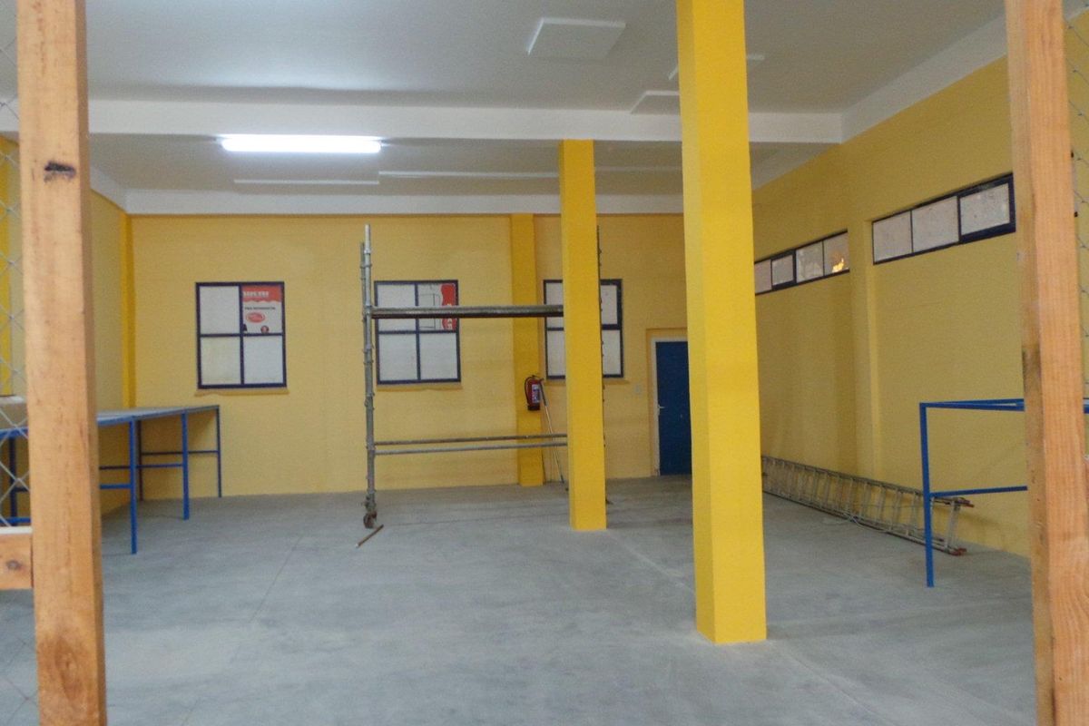 Well located on busy street to Waterfront and Harbour Gate. - Photo 3