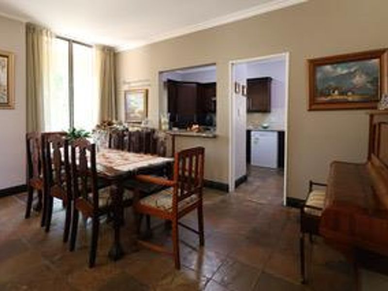 Start afresh in this much loved townhouse. - Photo 4