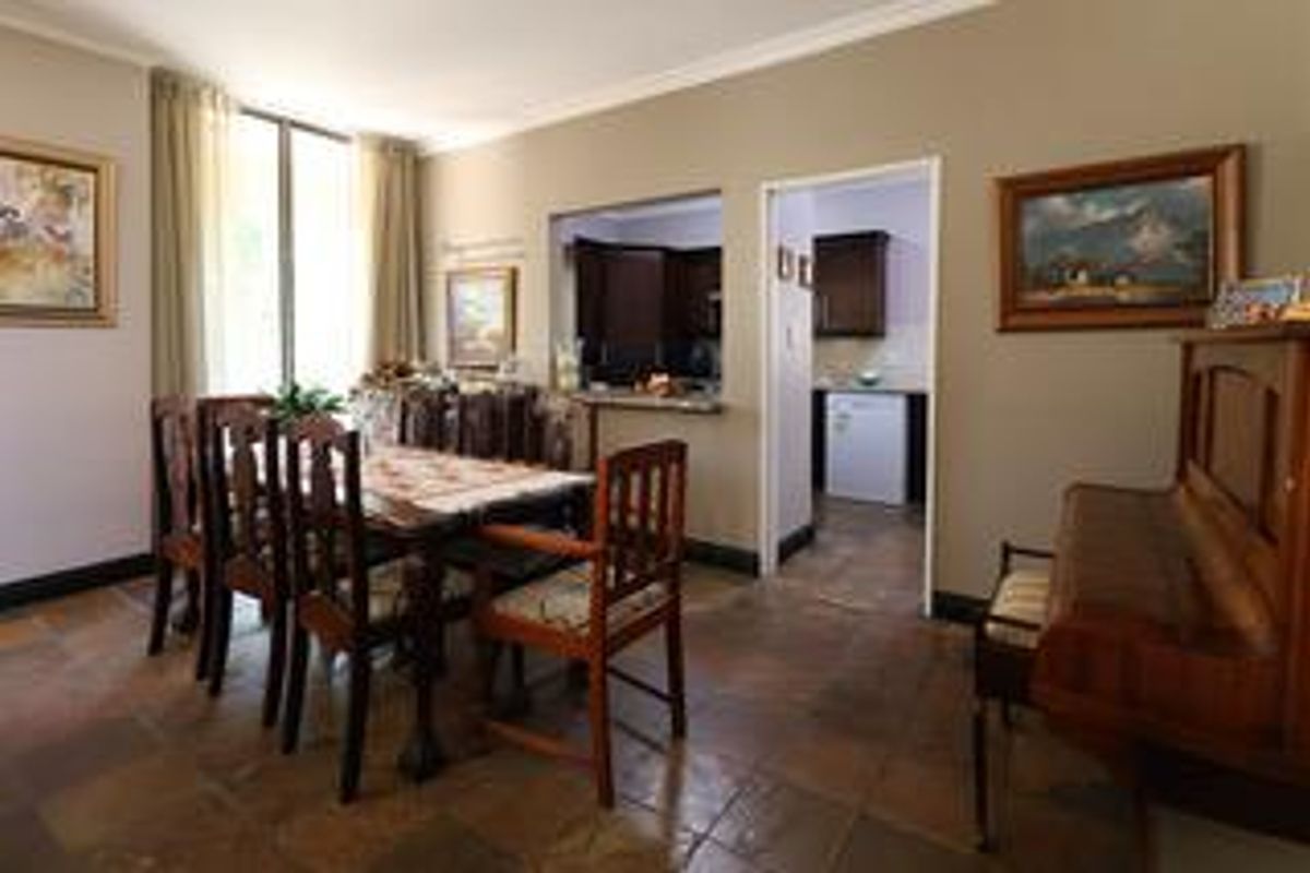 Start afresh in this much loved townhouse. - Photo 4