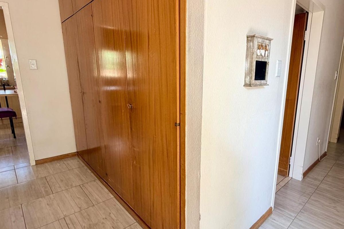 3 Bedroom House For Sale in Pionierspark - Photo 5