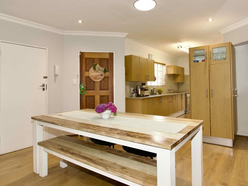 Beautiful Move in and Live Family Home. - Photo 8