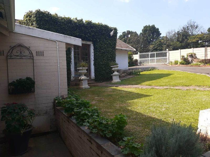 🌟 Luxurious 5-Bedroom Family Home with Flatlet to Rent – Space, Comfort & Elegance 🌟 - Photo 2