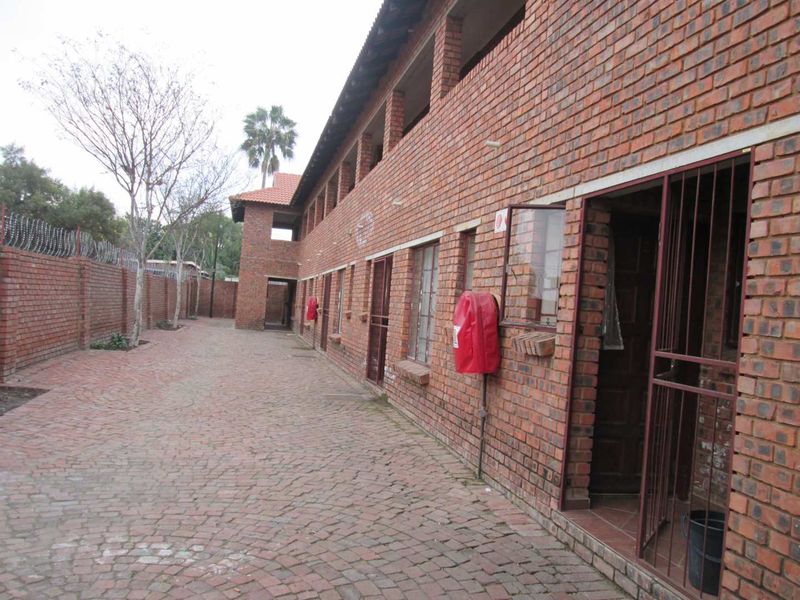 2 BEDROOM FLAT TO RENT IN WOLMER - Photo 2